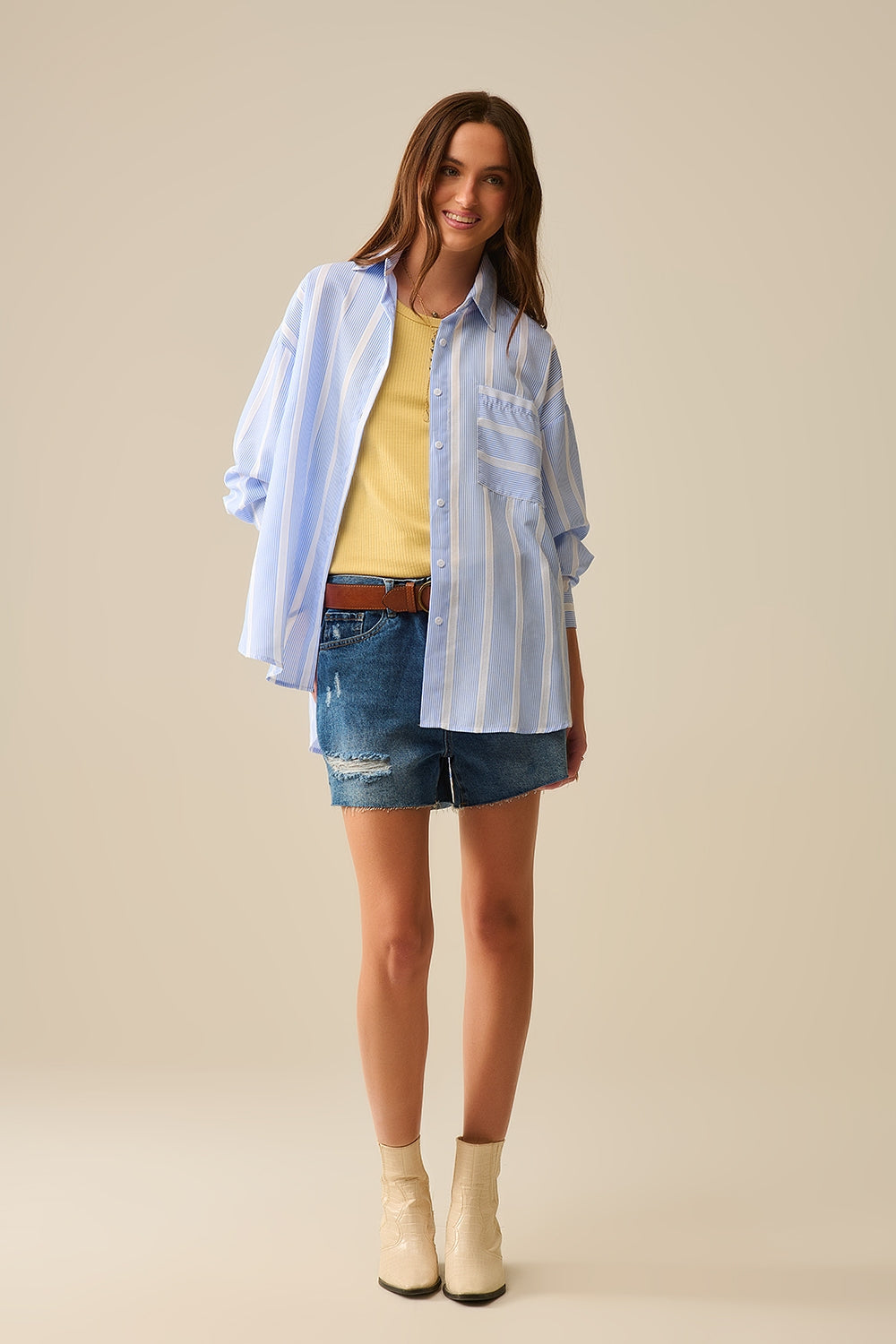 Camisa de rayas azul y blanca de corte relajado Lazada en la espalda Q2