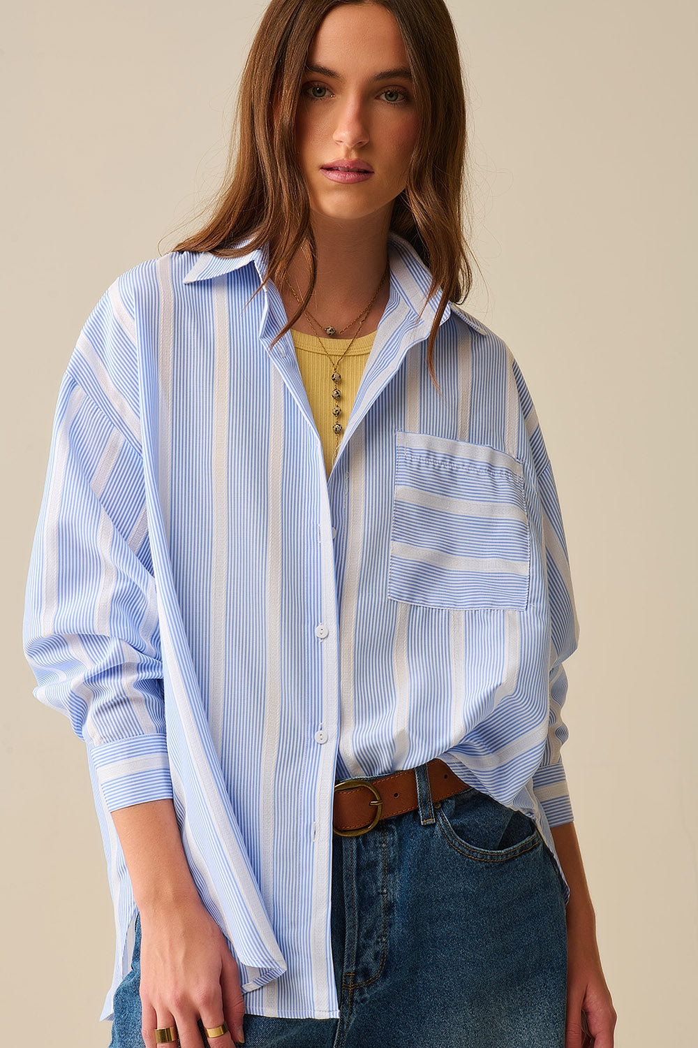 Camisa de rayas azul y blanca de corte relajado Lazada en la espalda Q2