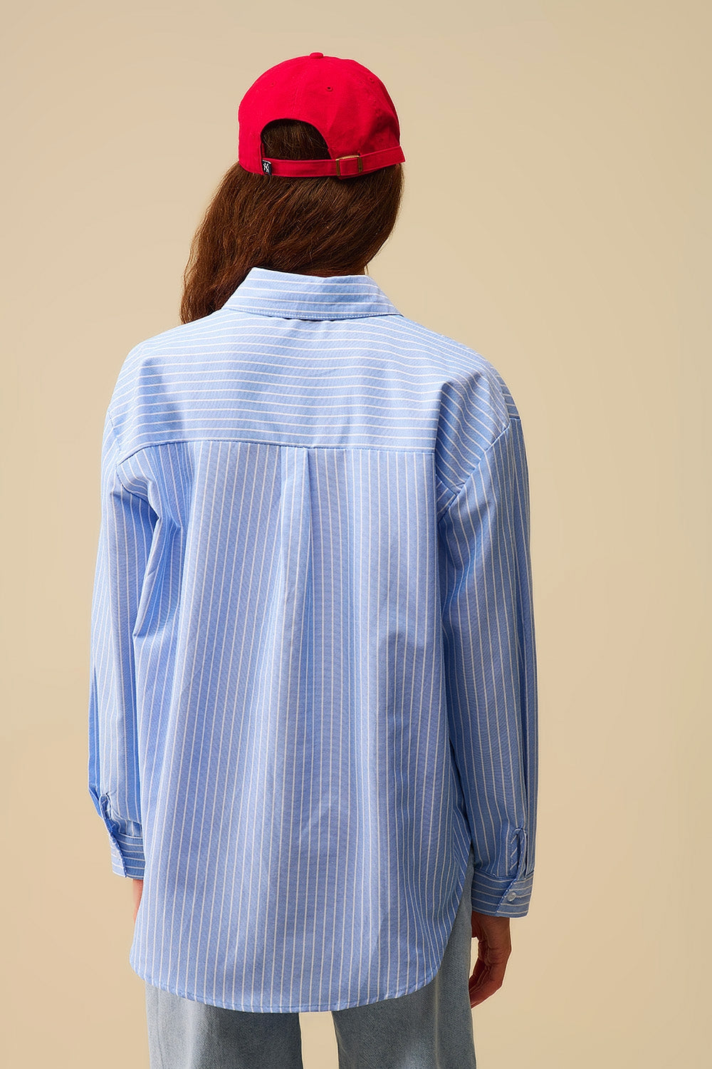 Camisa de rayas azules con bordado de corazón rojo Q2