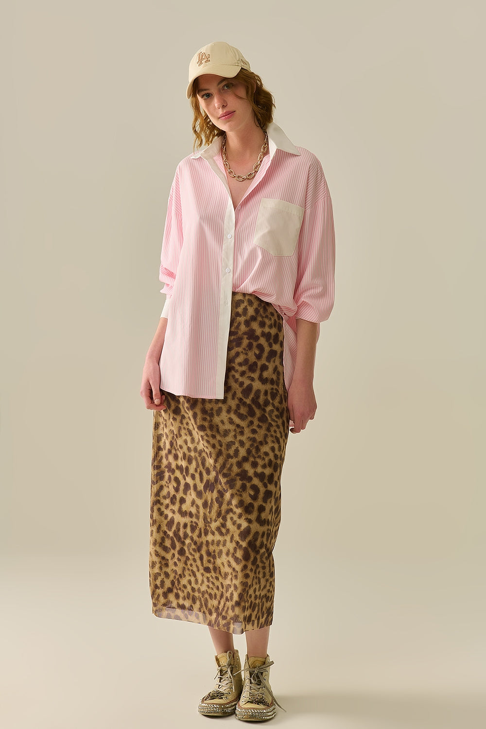 Camisa de rayas rosas con bolsillo y cuello blanco Q2