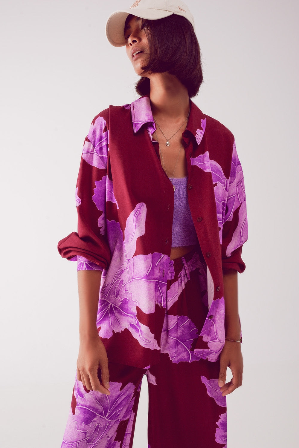 Camisa de Saten en color fucsia con gran estampado floral Q2