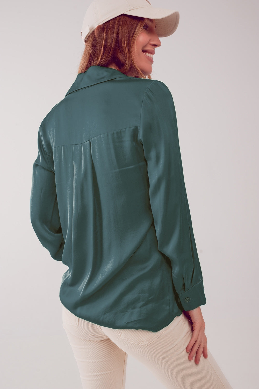 Camisa de satén en verde Q2