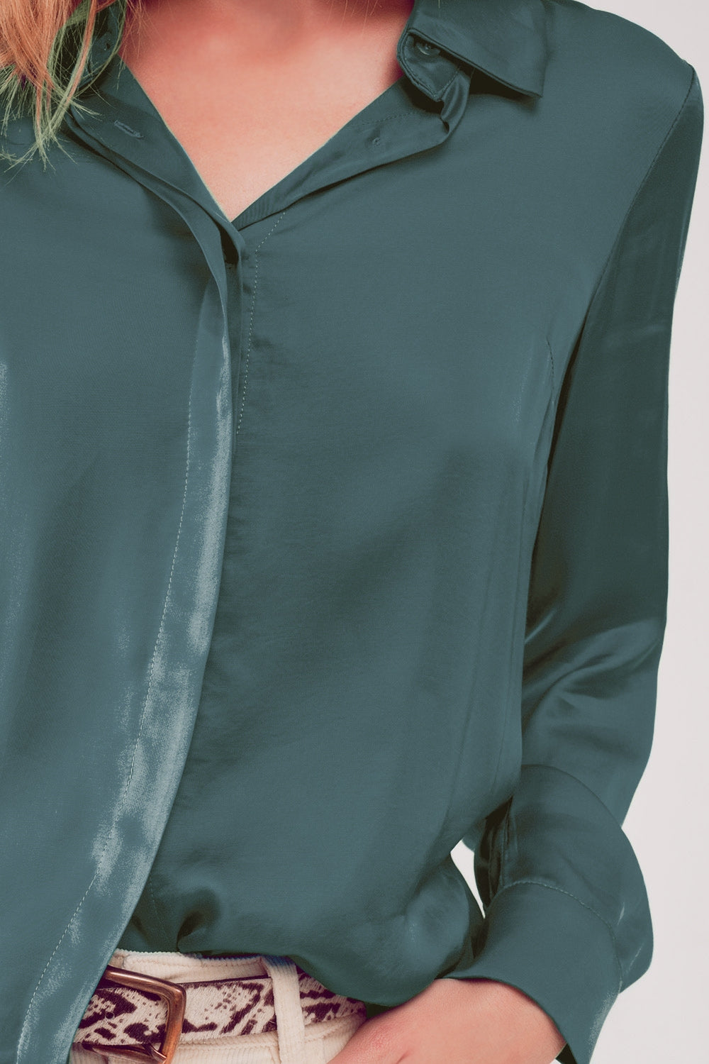Camisa de satén en verde Q2