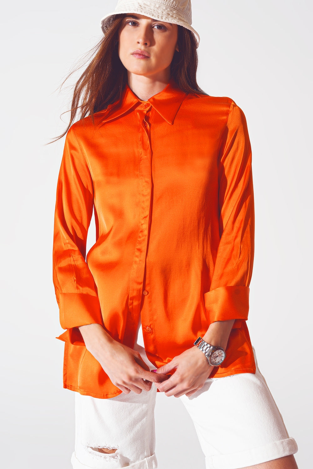 Camisa de saten naranja con abertura en los puños Q2