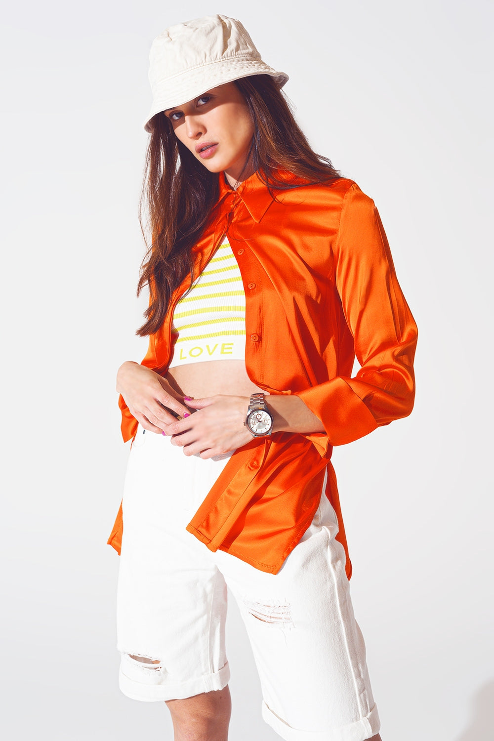 Camisa de saten naranja con abertura en los puños Q2
