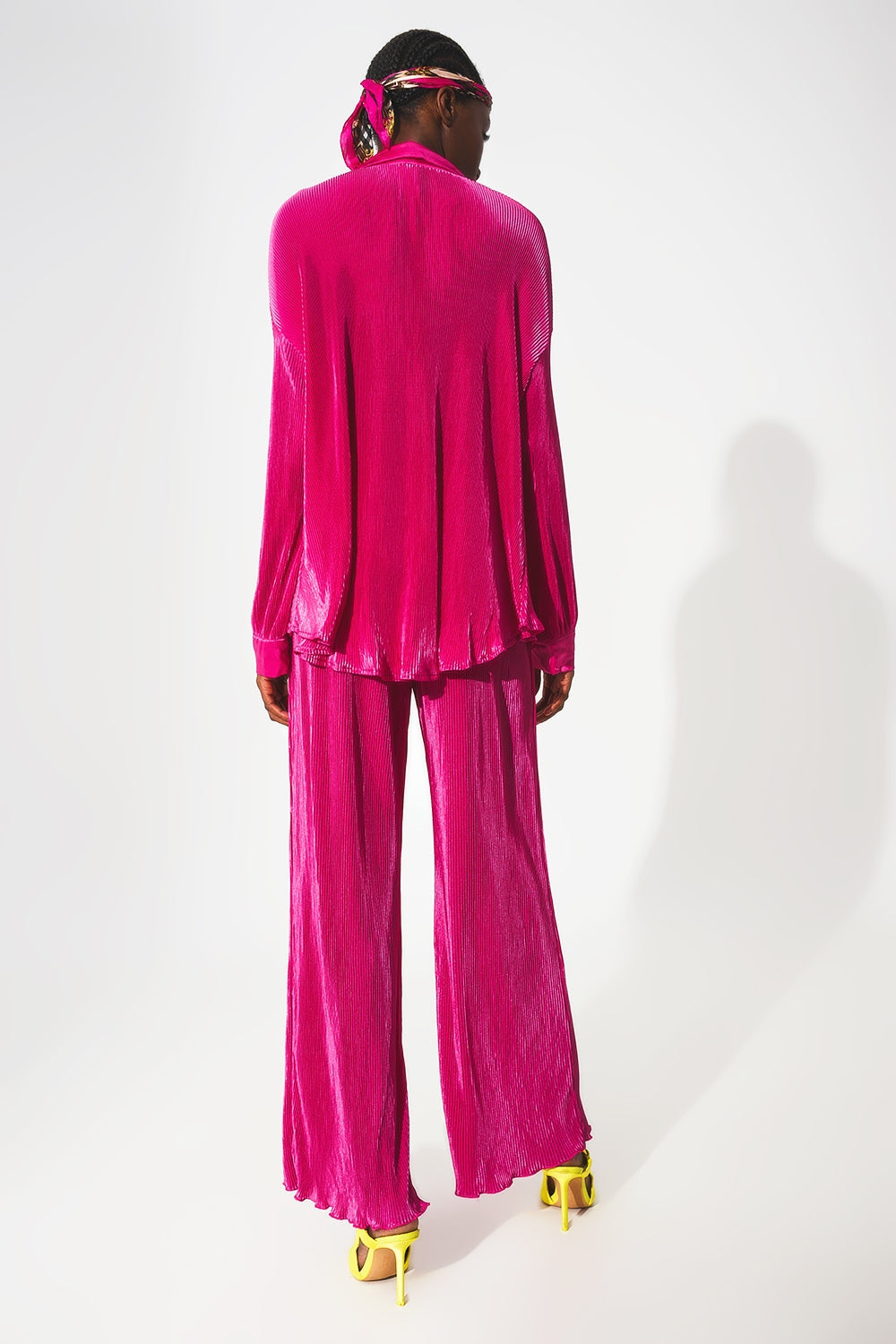 Camisa de saten plisada en fucsia Q2