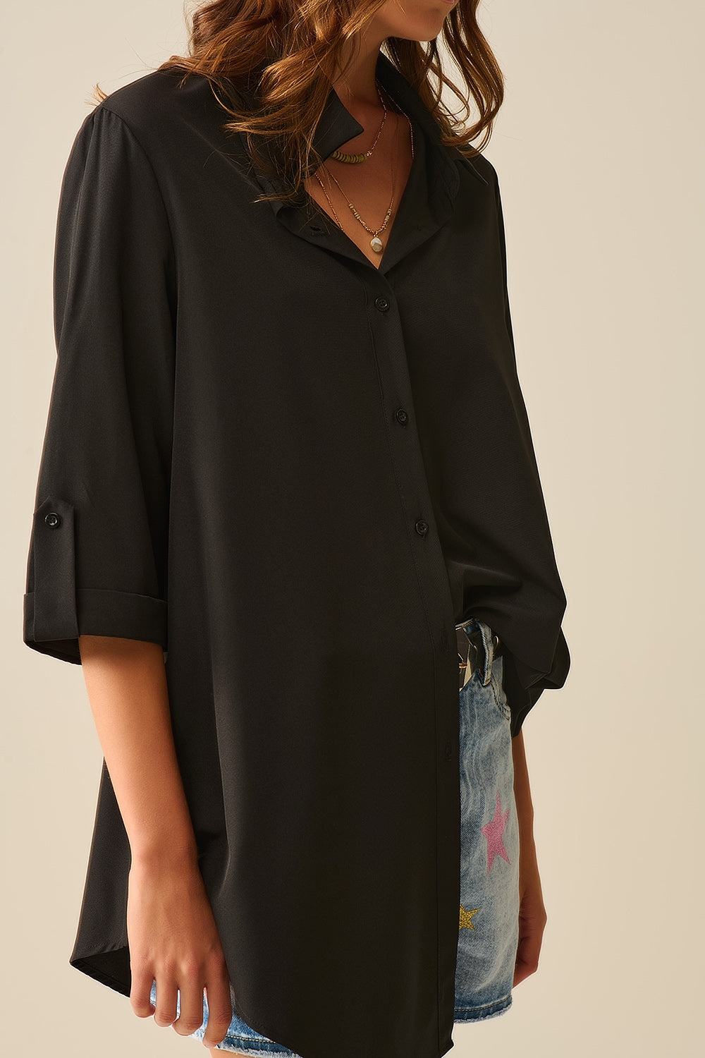 Camisa de tejido muy suave y ligero en color negro Q2