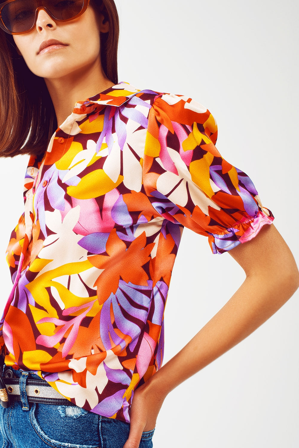 Camisa estampada de flores con mangas elásticas en multicolor Q2