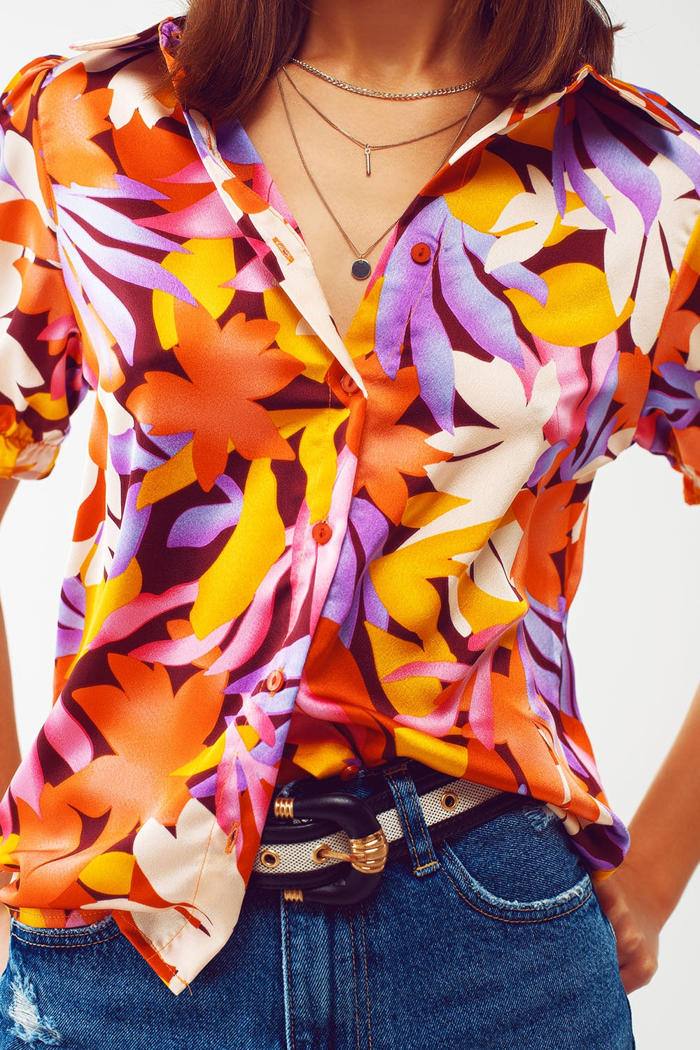 Camisa estampada de flores con mangas elásticas en multicolor Q2