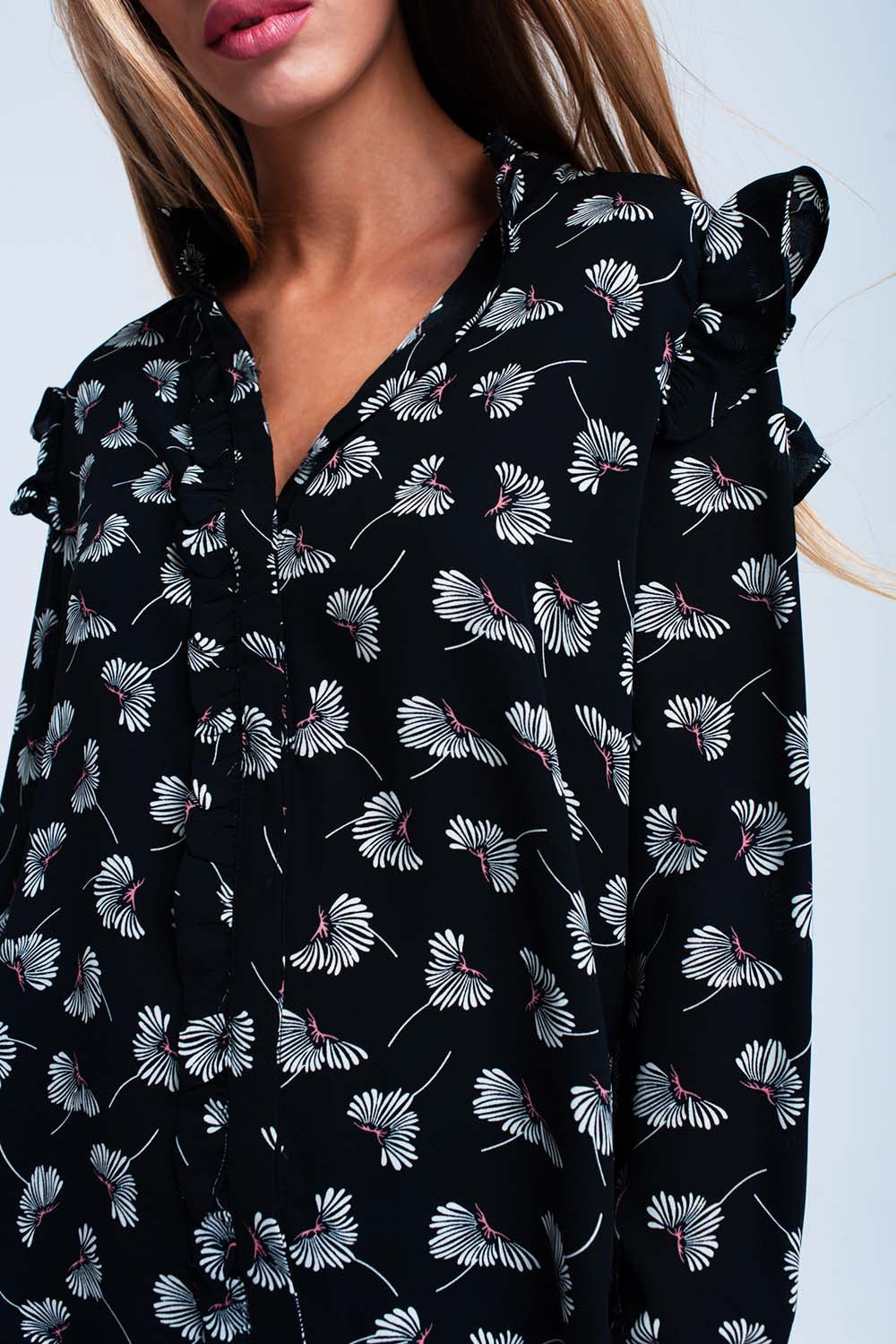 Camisa estampado floral negra Q2