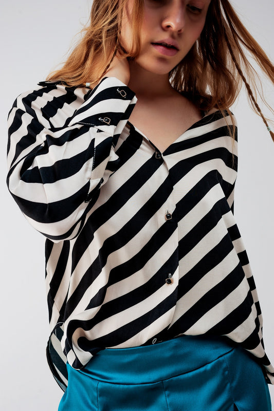 Q2 Camisa oversize a rayas abotonada