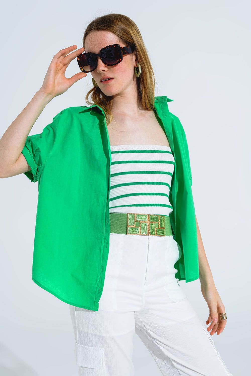 Camisa relajada de manga corta abotonada en verde Q2