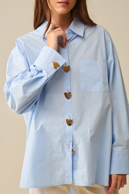Camisa relajada de popelina con botones dorados en forma de corazón en azul bebé Q2