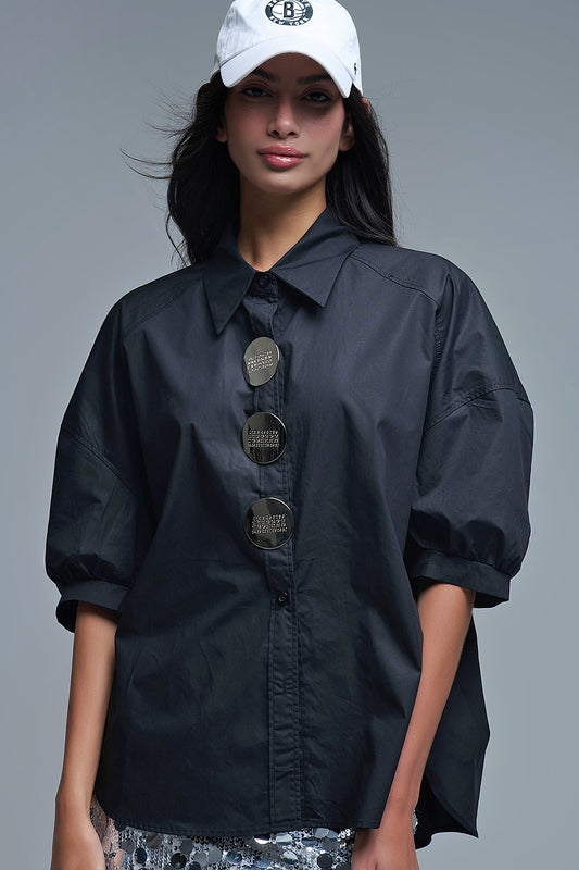 Q2 Camisa relajada de popelina de manga 3/4 con detalle de botones en negro