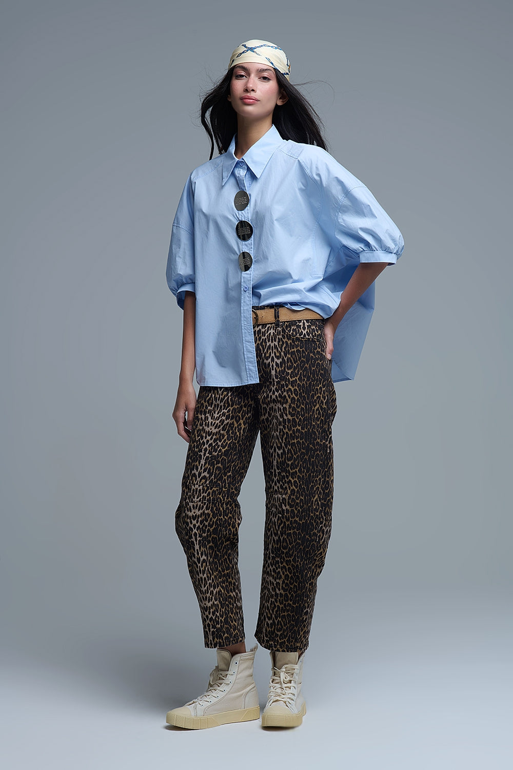 Camisa relajada de popelina de manga 3/4 con detalle de botones Q2