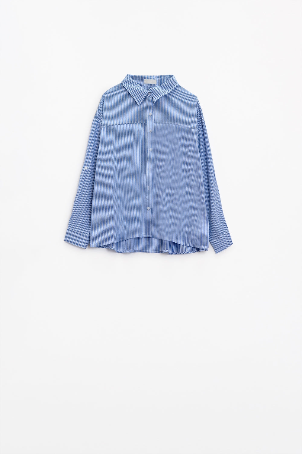 Camisa relajada de rayas finas en azul Q2