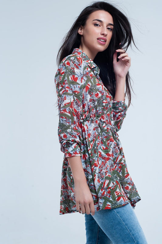 Q2 Camisa roja con flores y hojas impresas