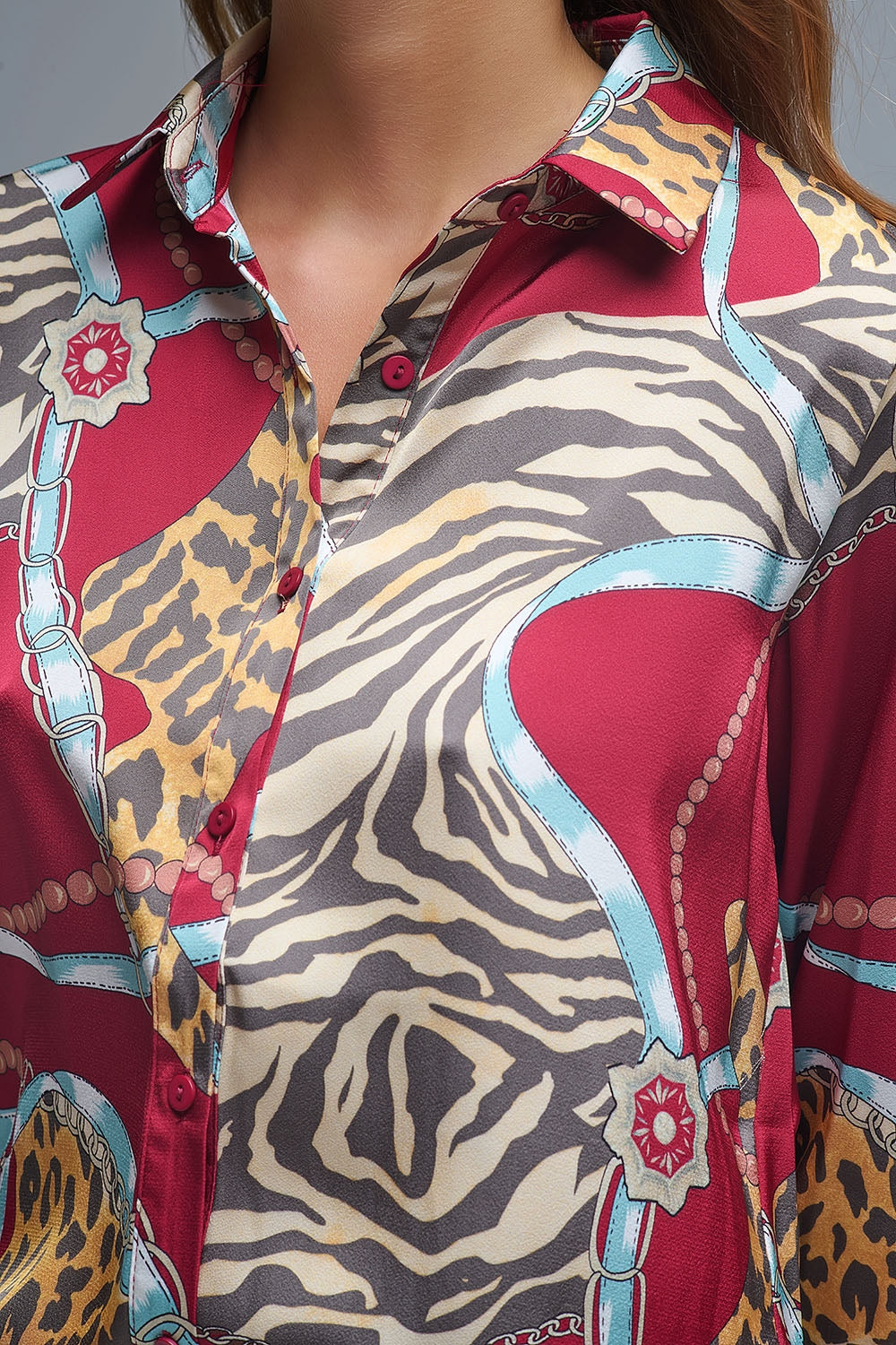 Camisa roja de manga larga con estampado abstracto Q2