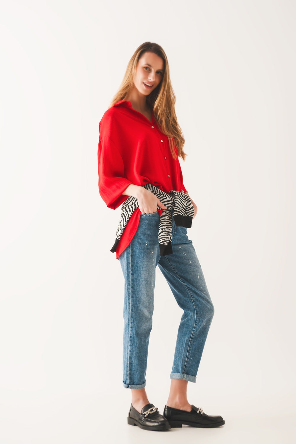 Camisa roja extragrande con detalle de bolsillo Q2