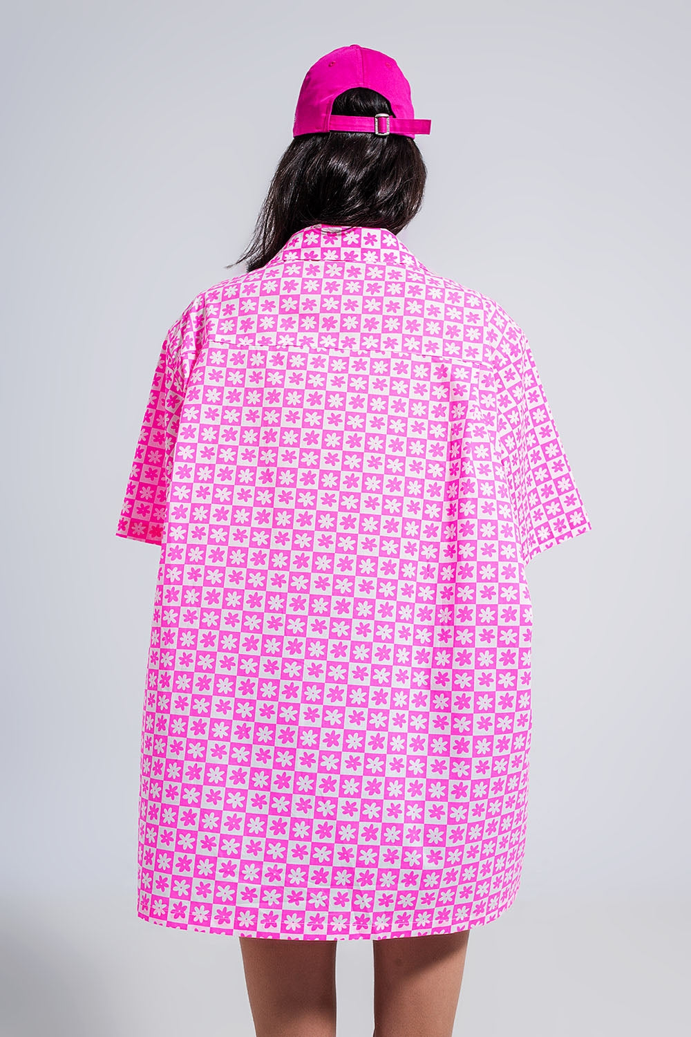 Camisa rosa luminoso extragrande de manga corta Q2