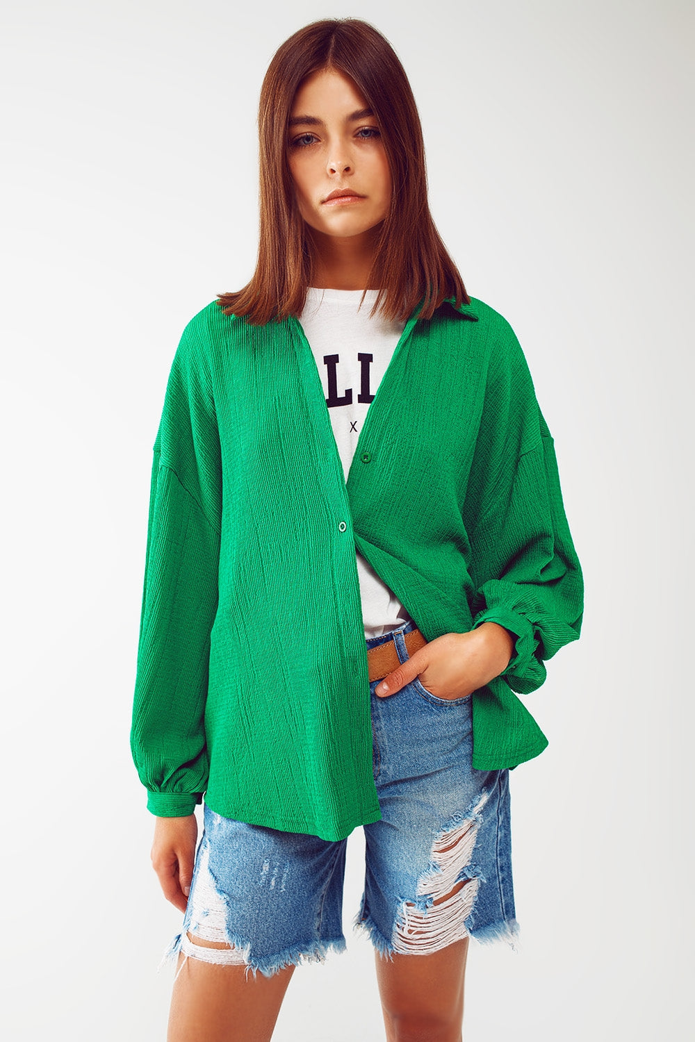 Camisa texturizada con mangas abullonadas en verde Q2