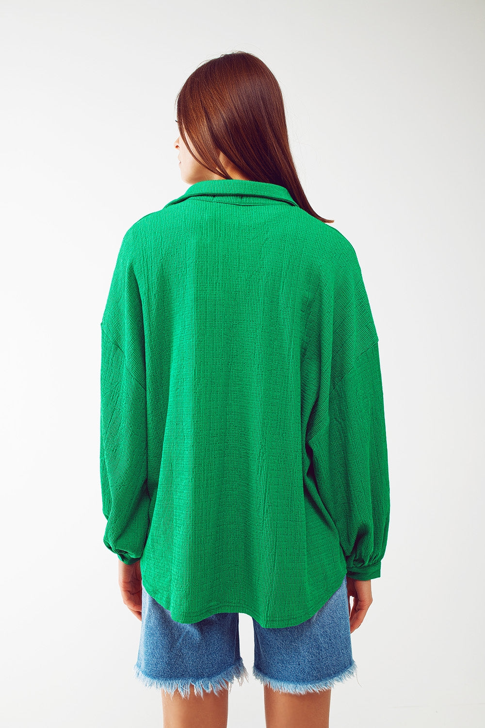 Camisa texturizada con mangas abullonadas en verde Q2