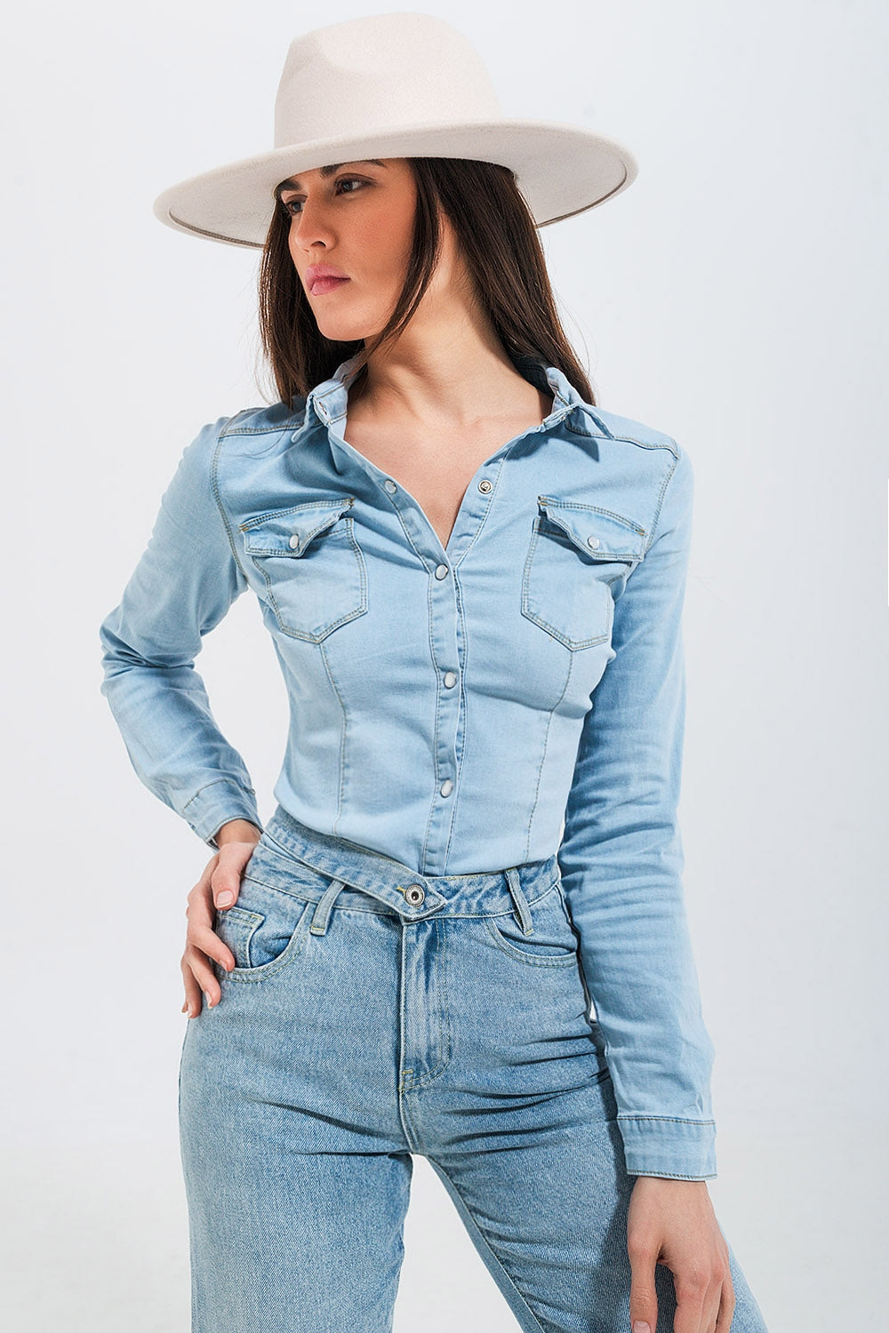 Camisa vaquera estilo western entallada con lavado azul claro Q2