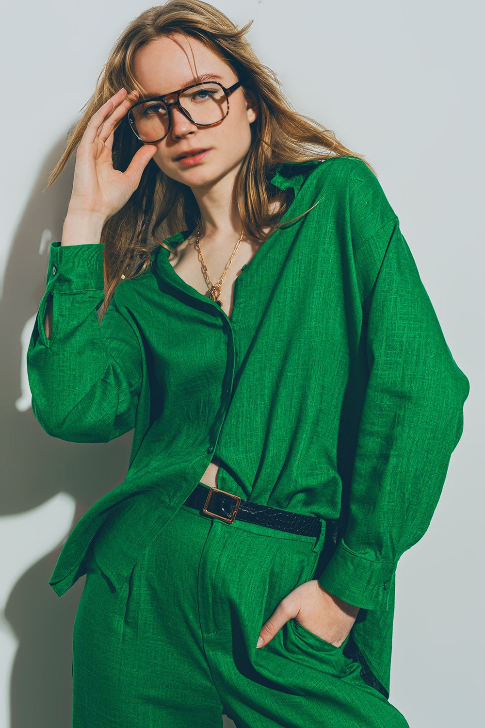 Q2 Camisa verde de algodon de Corte Holgado