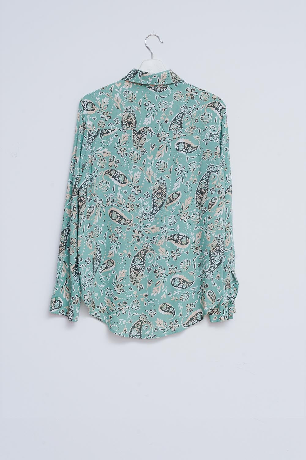 Camisa verde de manga larga con estampado floral y de cachemir Q2