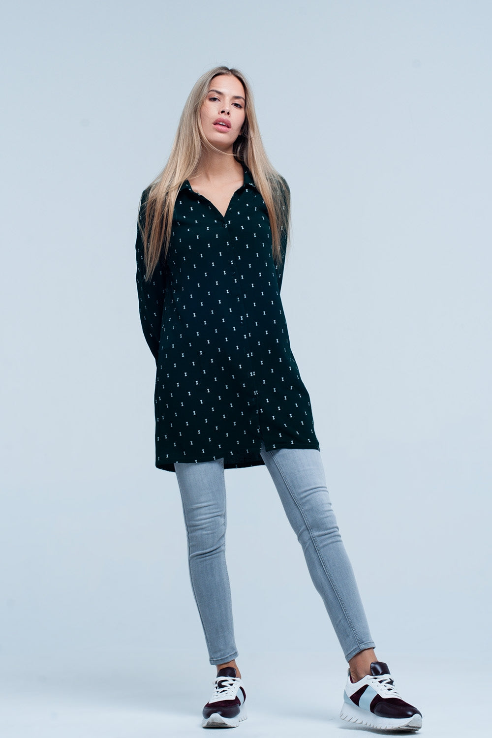 Camisa Verde larga con estampado en plateado Q2
