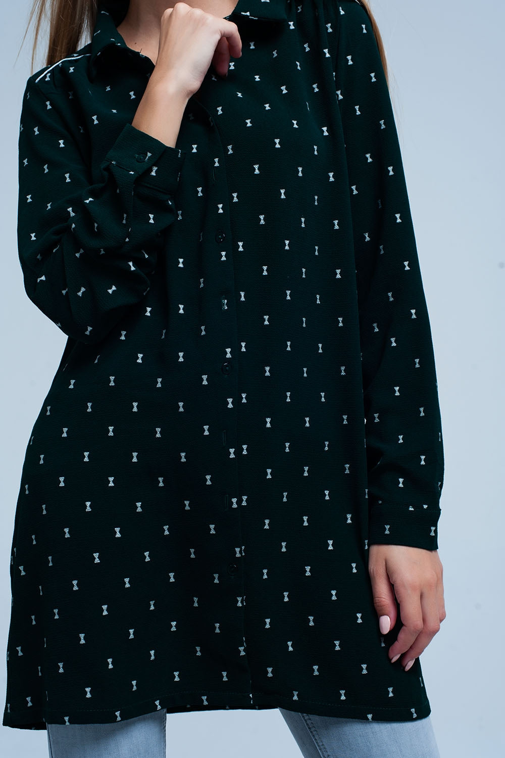 Camisa Verde larga con estampado en plateado Q2