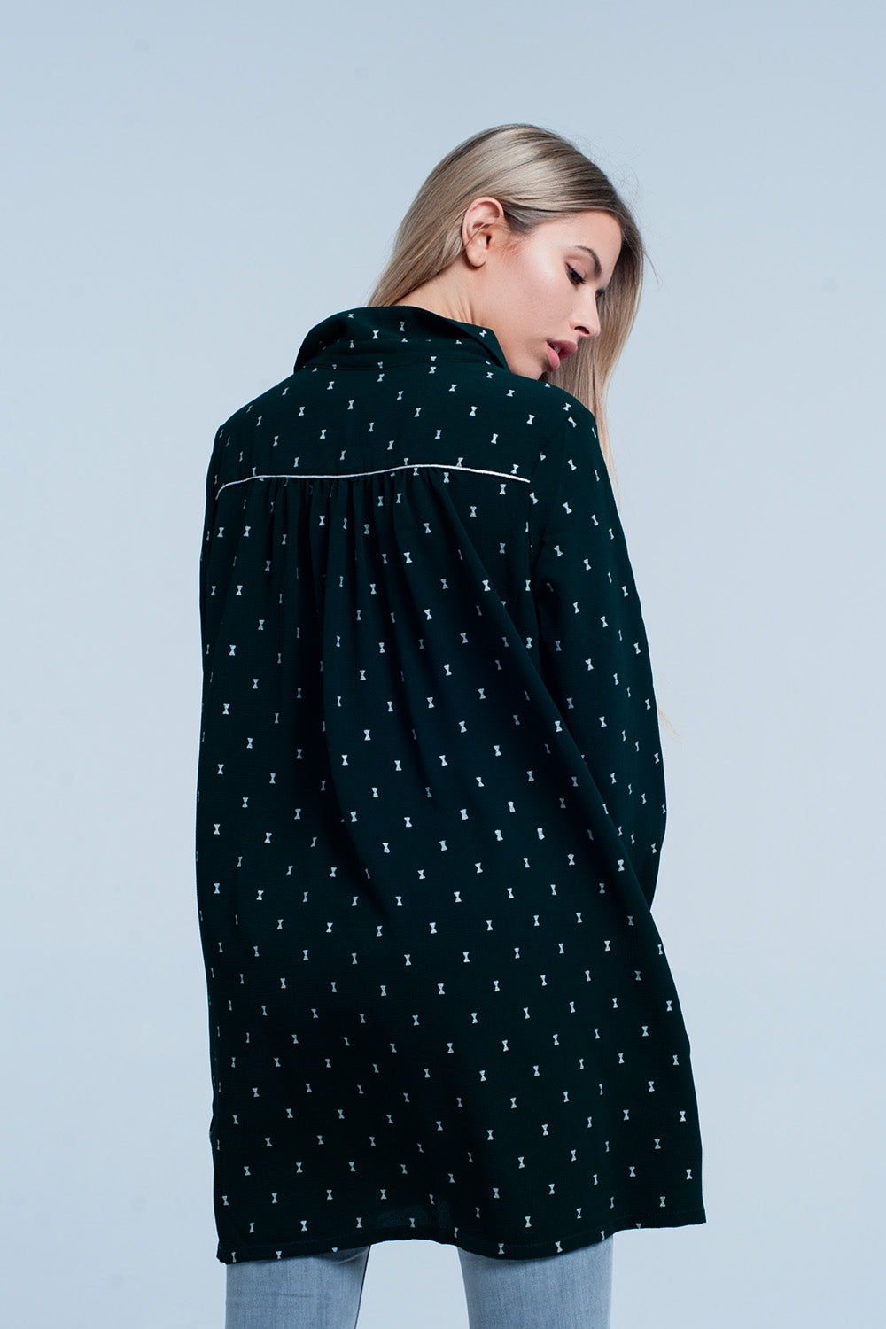 Camisa Verde larga con estampado en plateado Q2