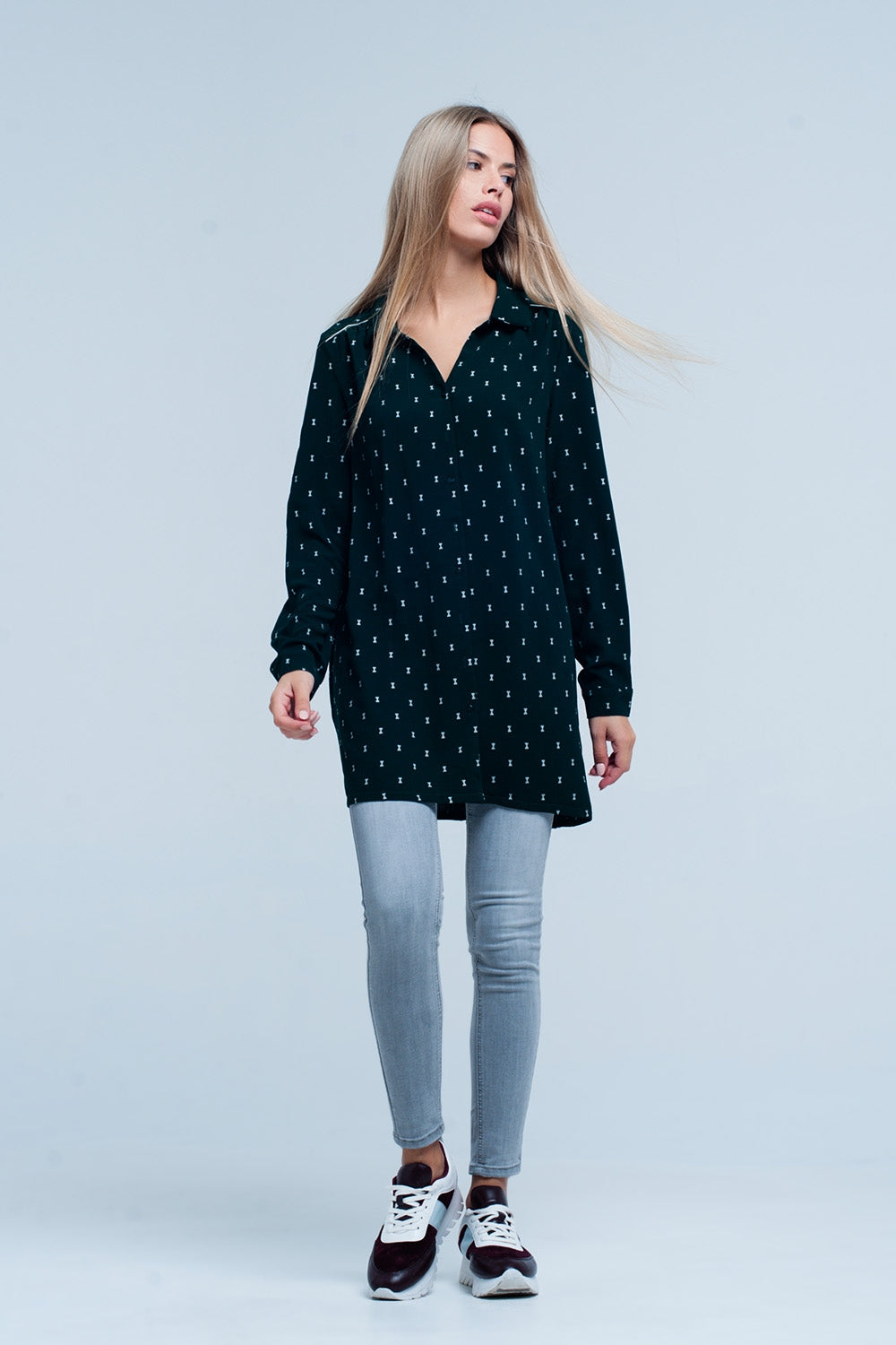 Camisa Verde larga con estampado en plateado Q2