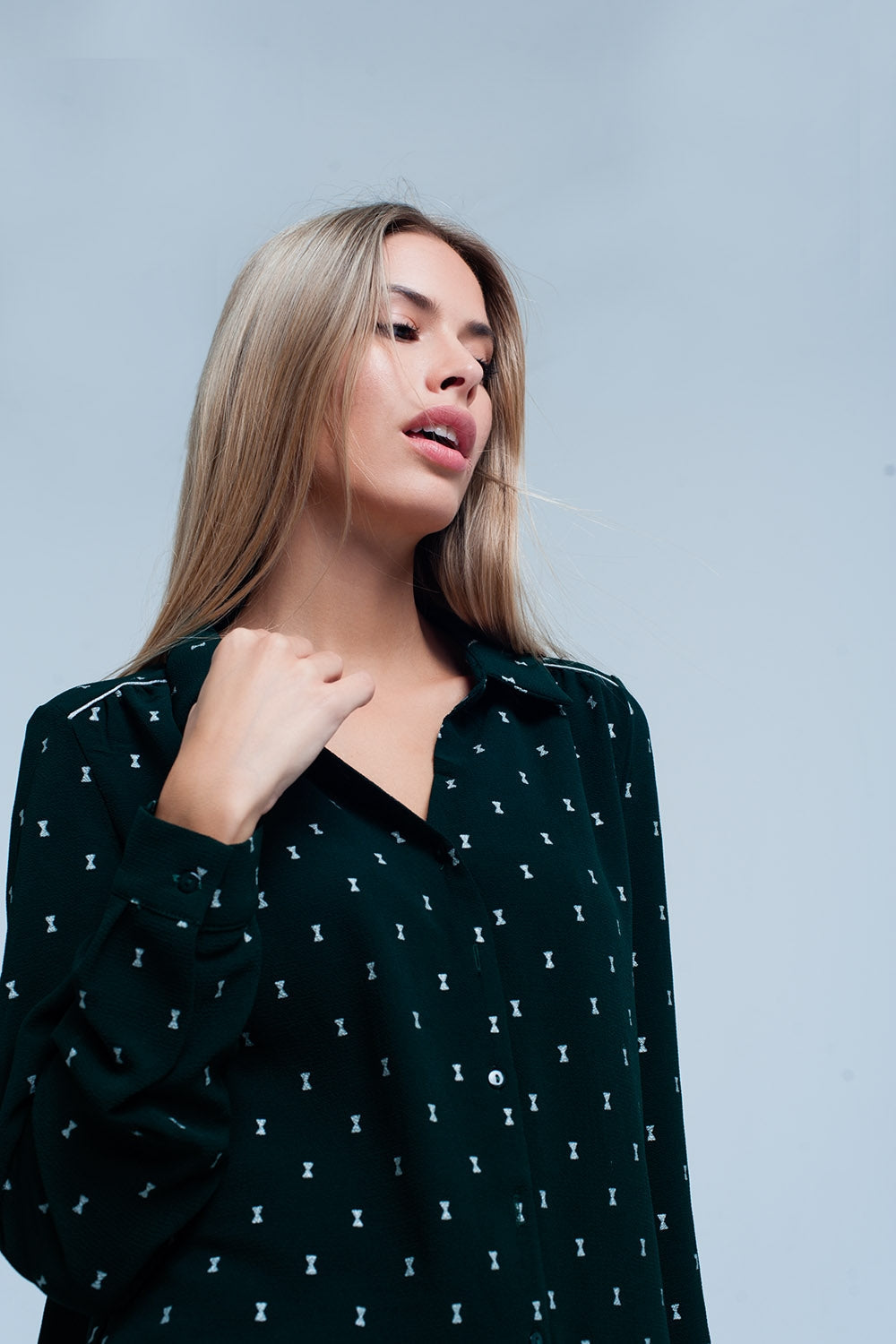 Camisa Verde larga con estampado en plateado Q2