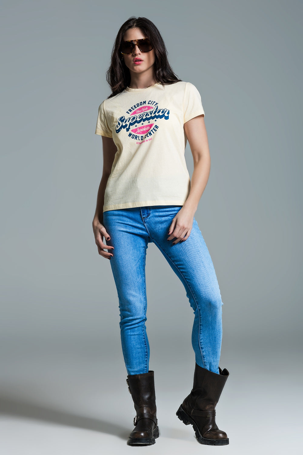 Camiseta amarilla estampada superstar Q2