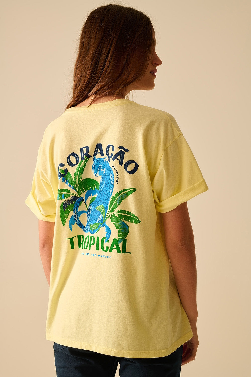 Camiseta amarilla hecha en Italia con estampado gráfico tropical Q2