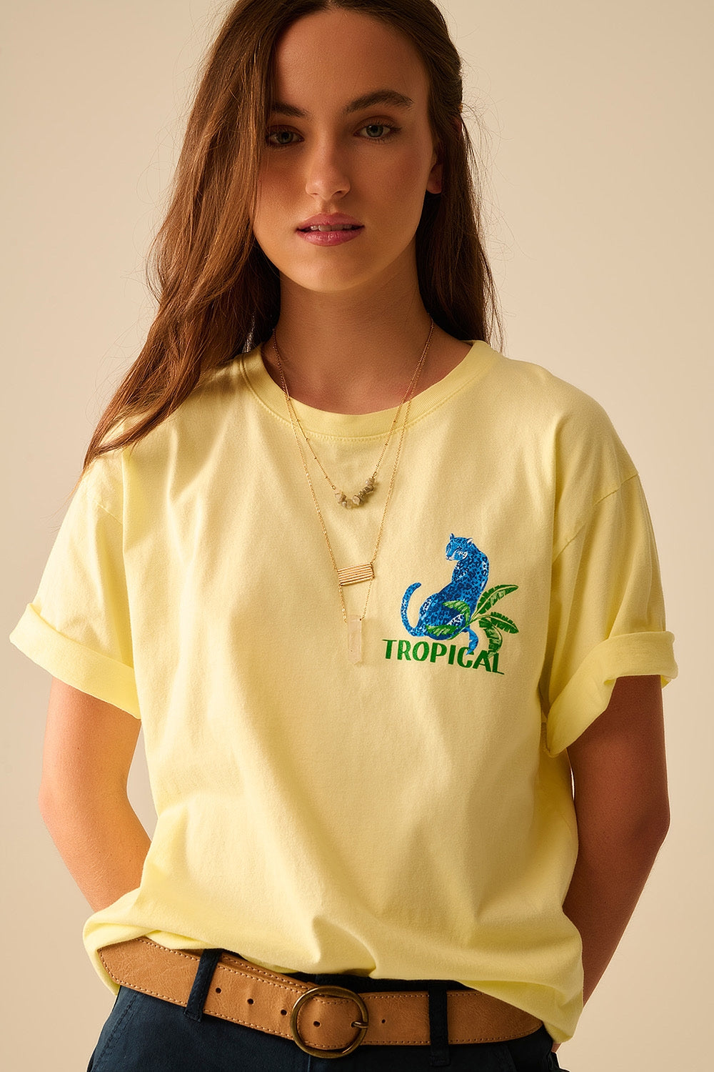 Camiseta amarilla hecha en Italia con estampado gráfico tropical Q2