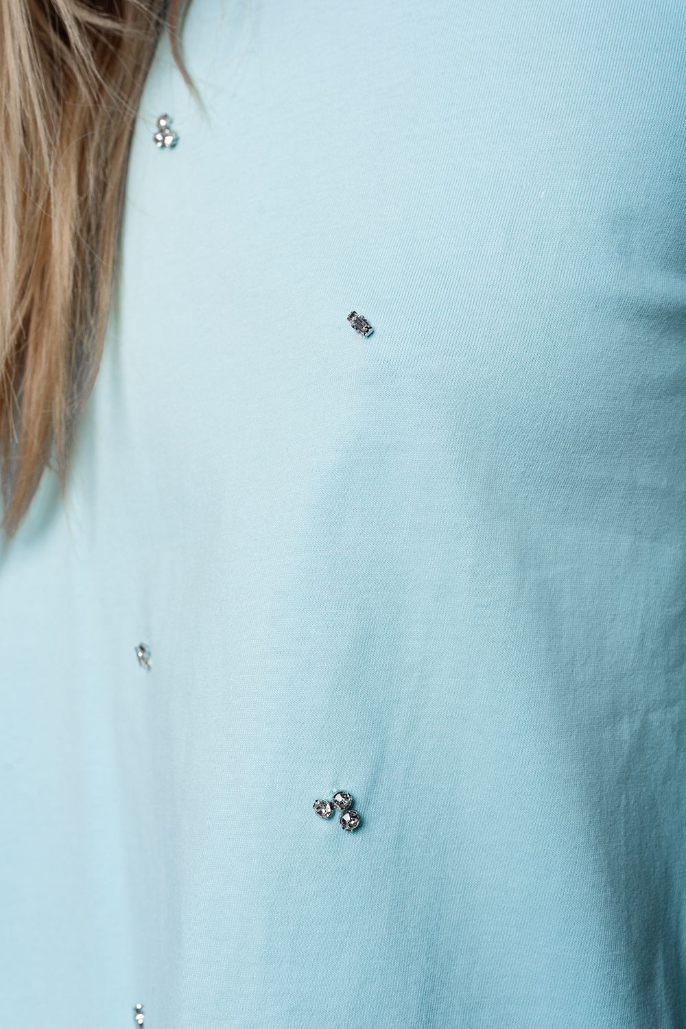 Camiseta azul con detalle de strass Q2