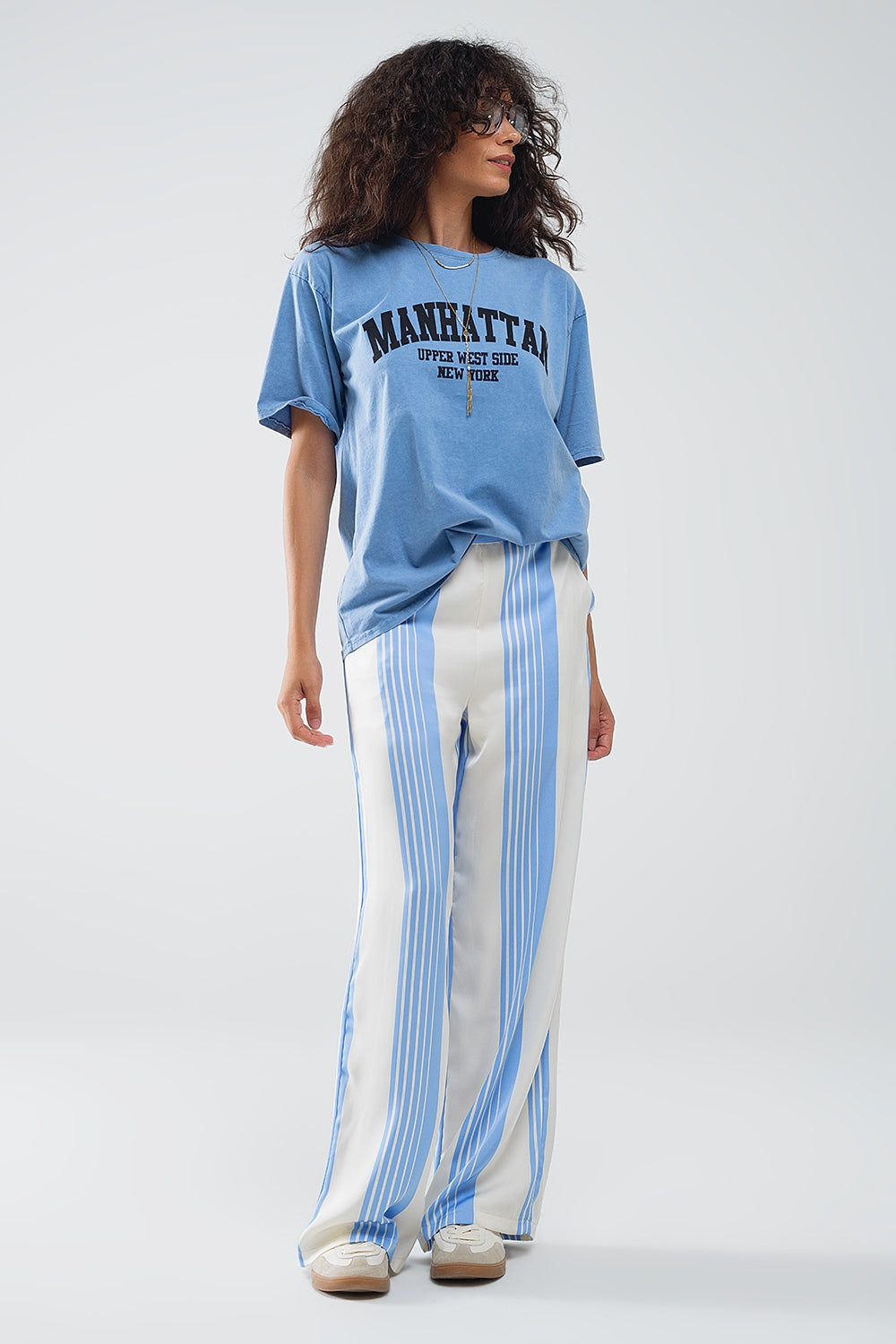 Camiseta azul con texto manhattan Q2