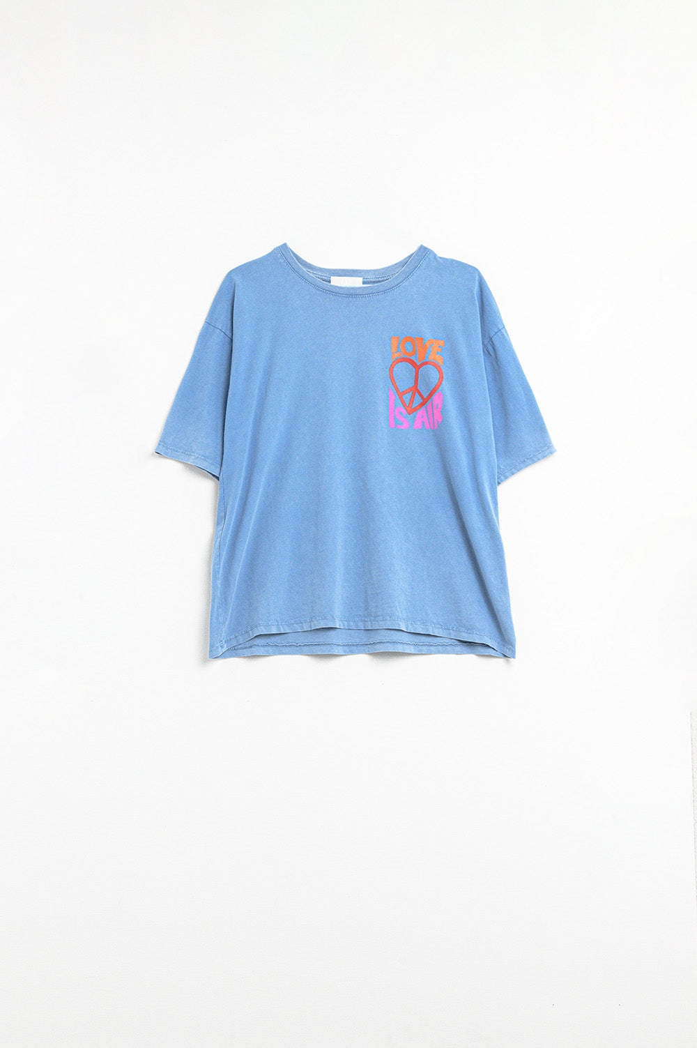 Camiseta azul made in italy con logo Love is Air y Corazón con Paz Q2