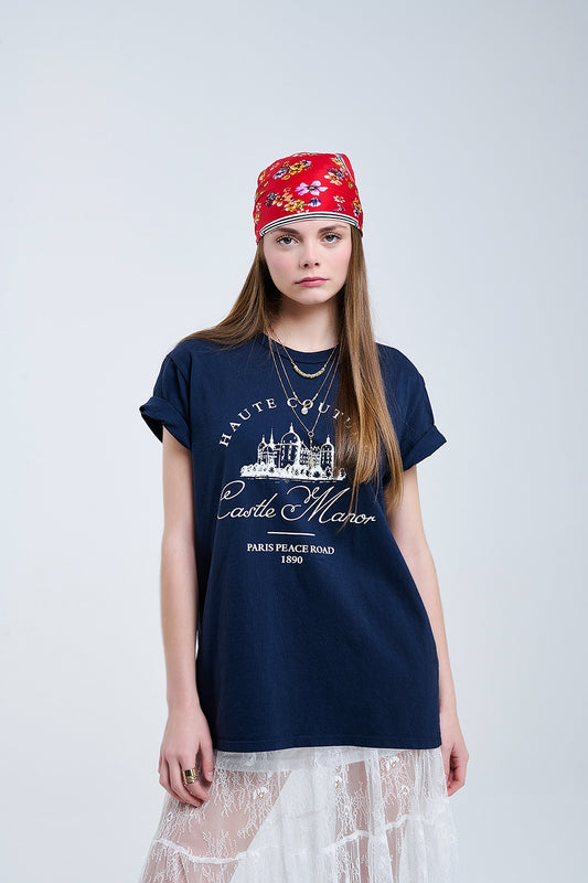 Q2 Camiseta azul oscuro con diseño de castillo señorial