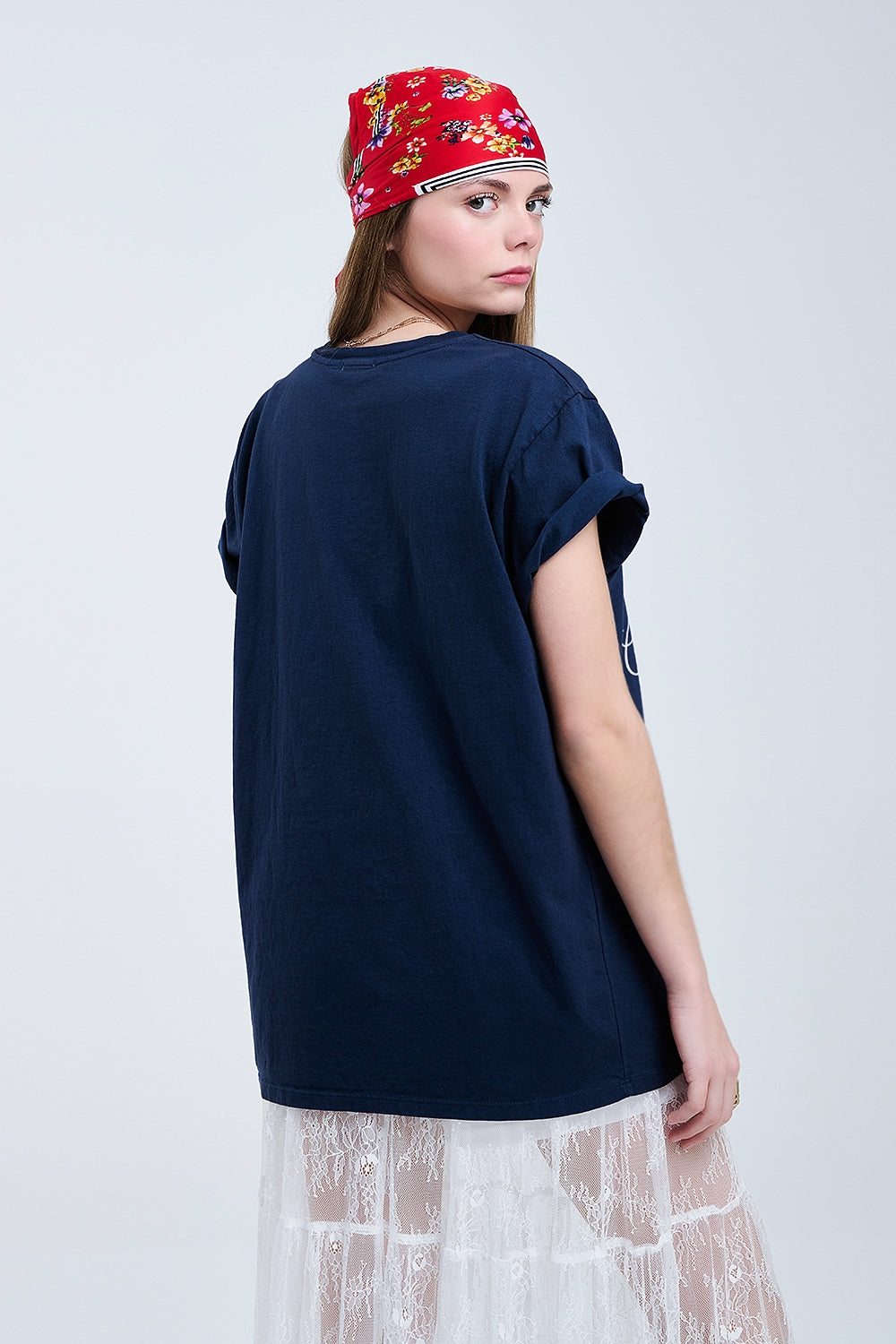 Camiseta azul oscuro con diseño de castillo señorial Q2