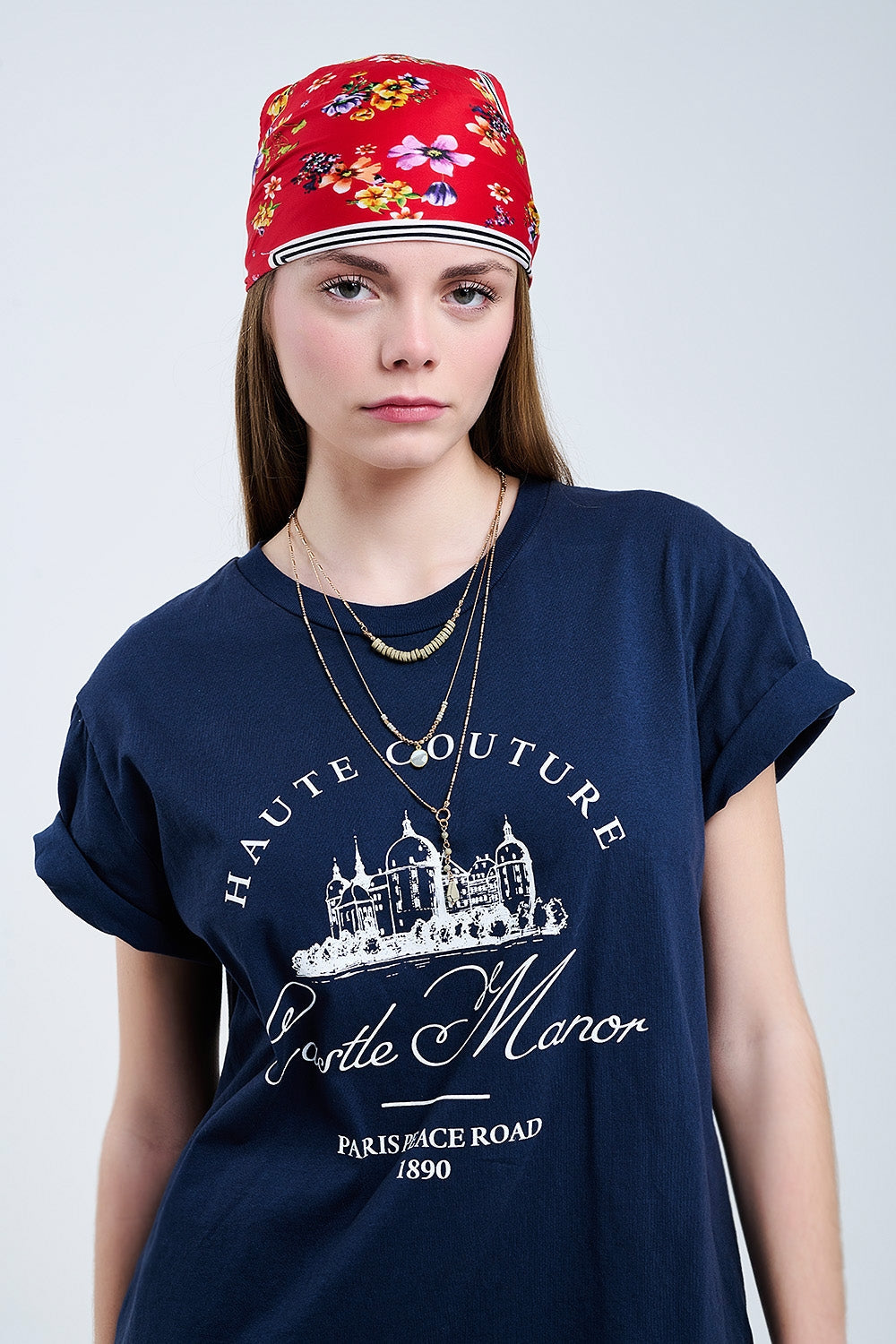 Camiseta azul oscuro con diseño de castillo señorial Q2