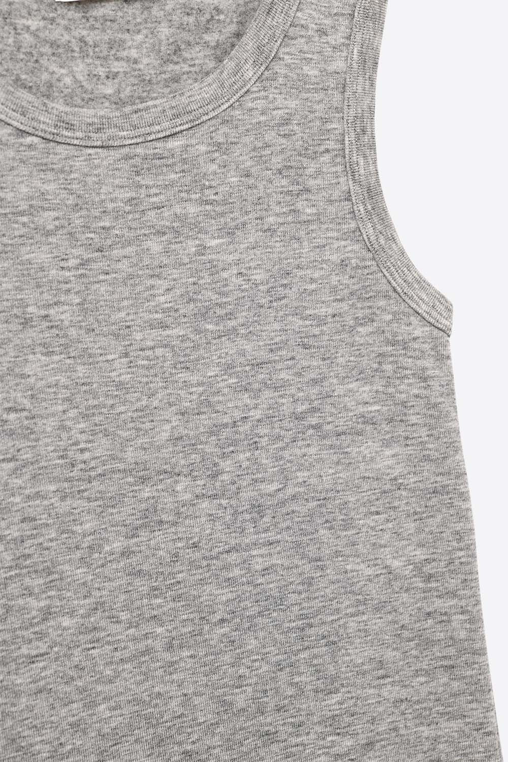 Camiseta básica de punto supersuave en gris Q2