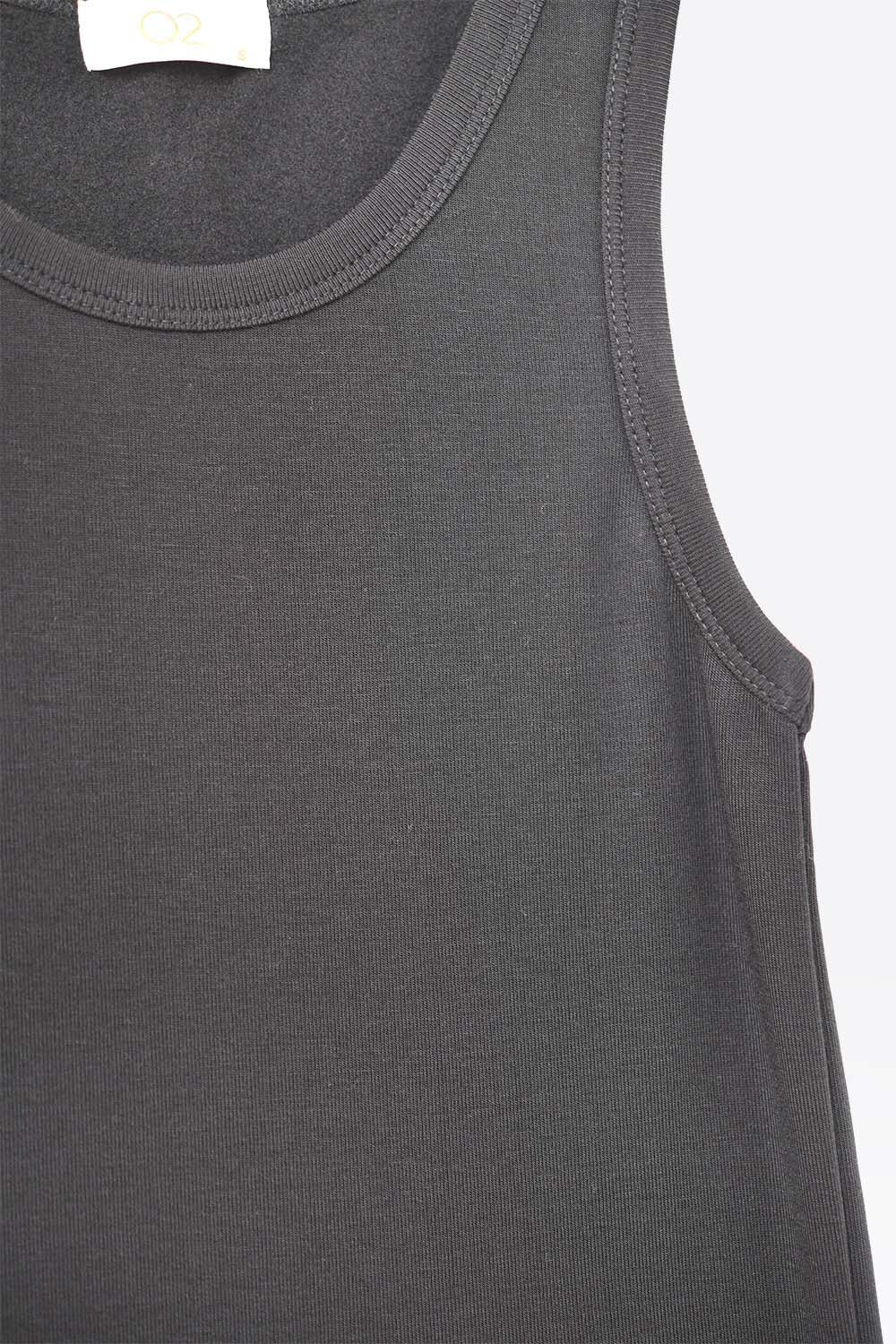 Camiseta básica de punto supersuave en negro Q2
