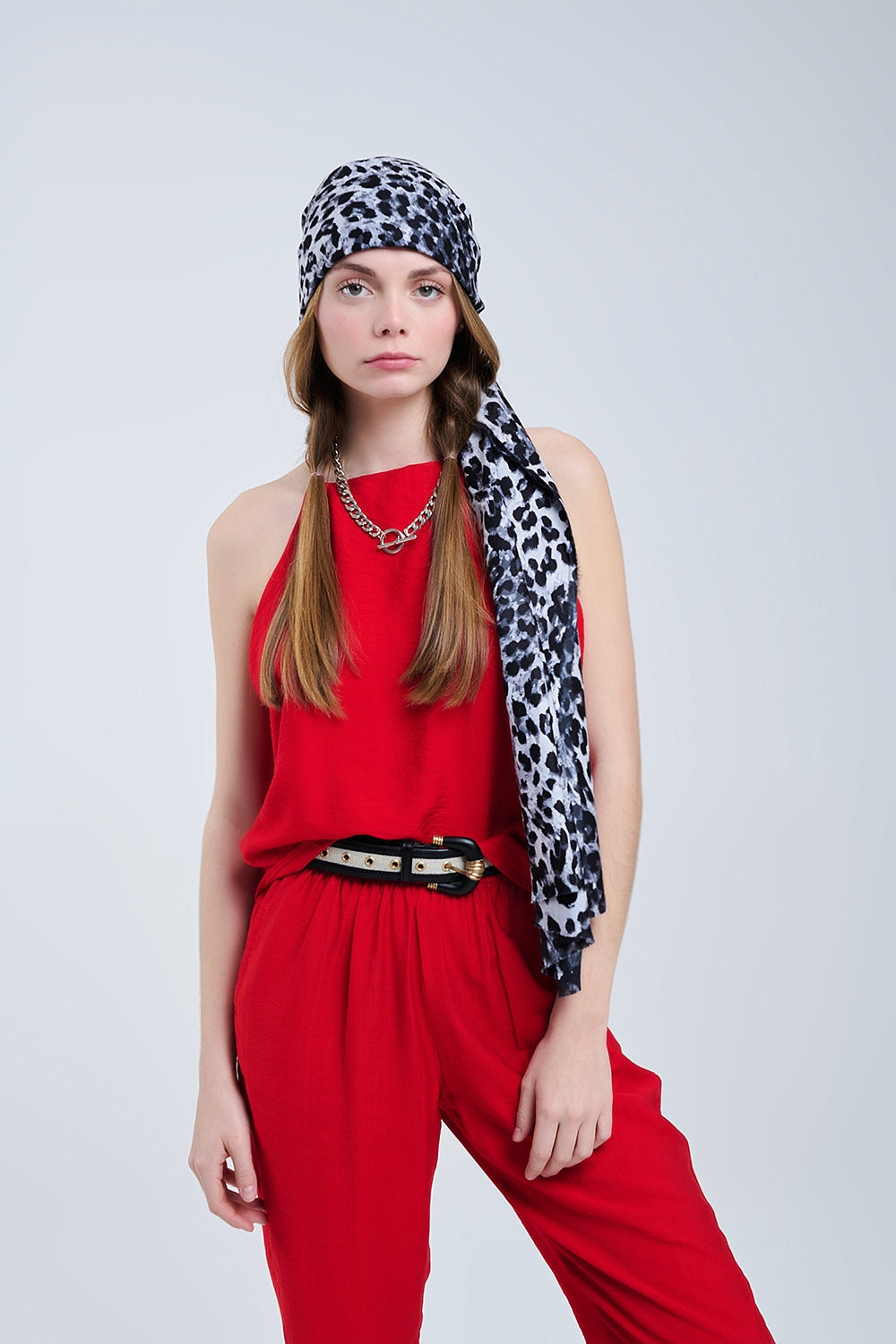 Camiseta básica de verano con cuello halter en rojo cereza Q2