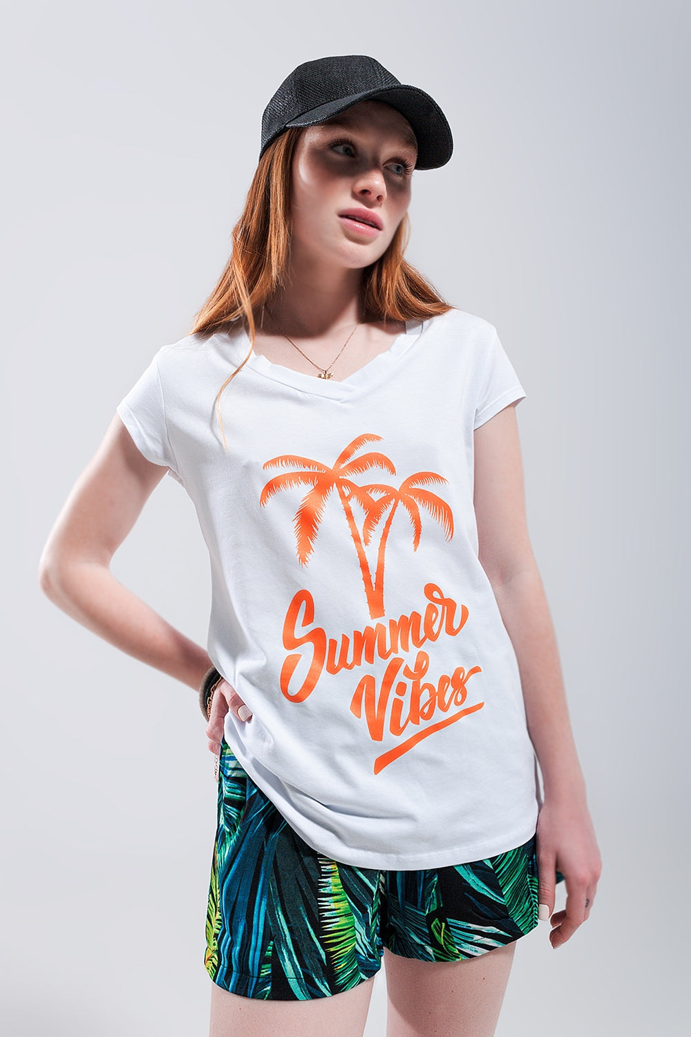 Camiseta blanca con estampado Summer Vibes Q2