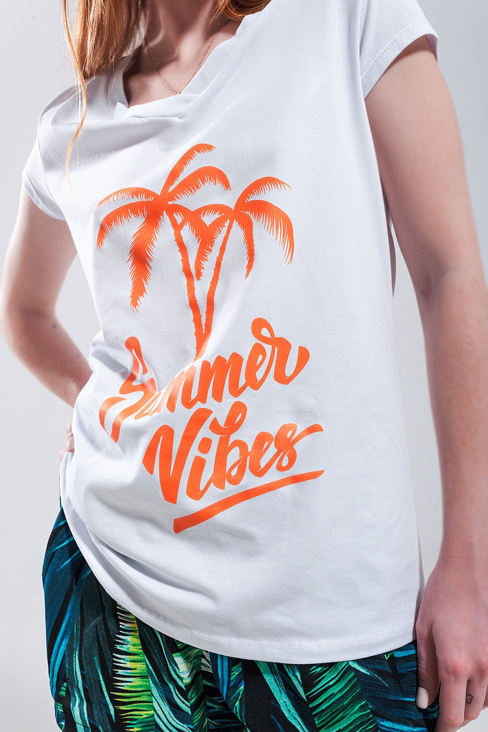 Camiseta blanca con estampado Summer Vibes Q2
