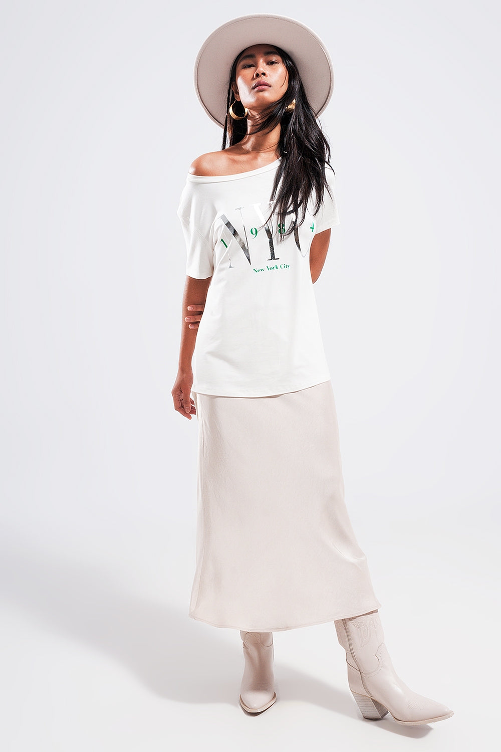 Camiseta blanca con texto New York City Q2