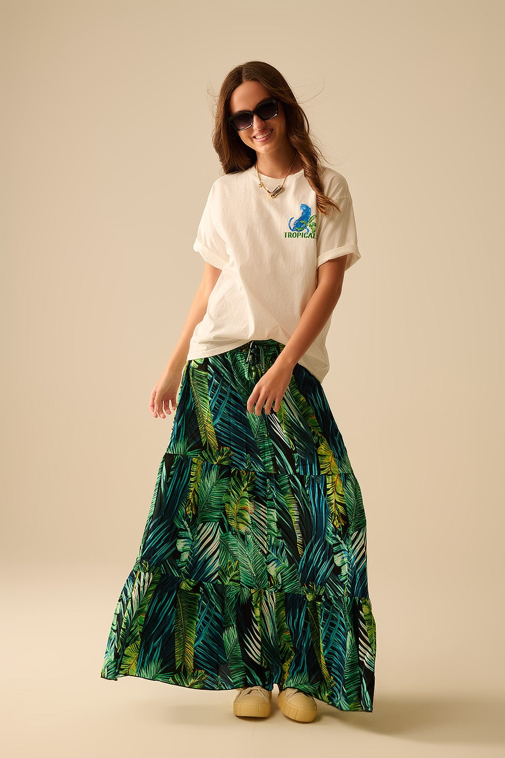 Camiseta blanca hecha en Italia con estampado gráfico tropical Q2